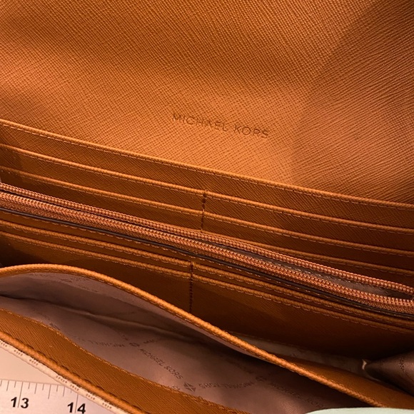 Michael Kors Jet Set Wallet - Picture 6 of 9